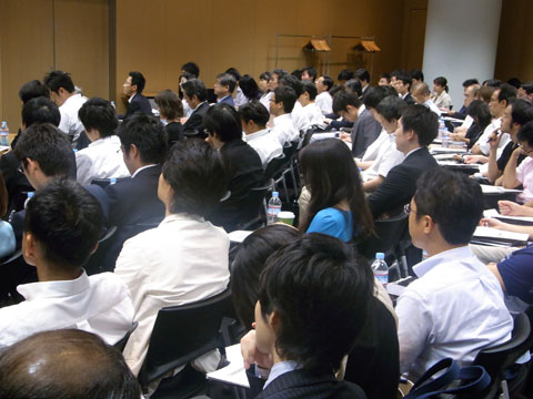 一流講師陣による講演を受託